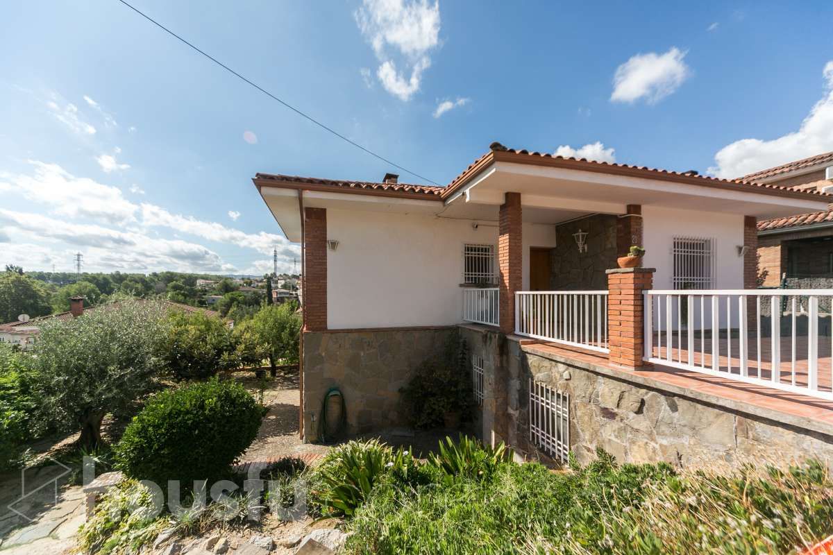 Vista exterior de Casa o xalet en venda en Abrera amb Calefacció, Jardí privat i Terrassa