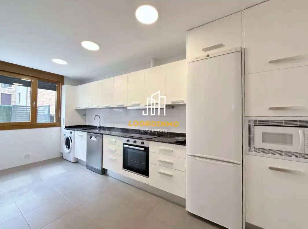 Kitchen of Flat for sale in  Logroño  with Air Conditioner, Heating and Private garden