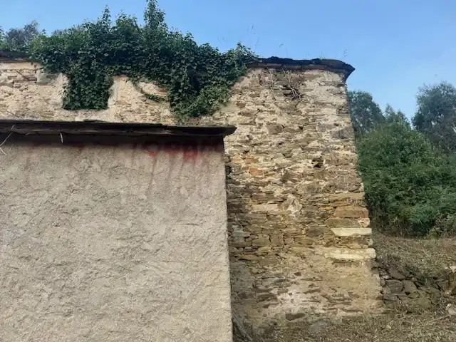 Außenansicht von Country house zum Verkauf in Castropol