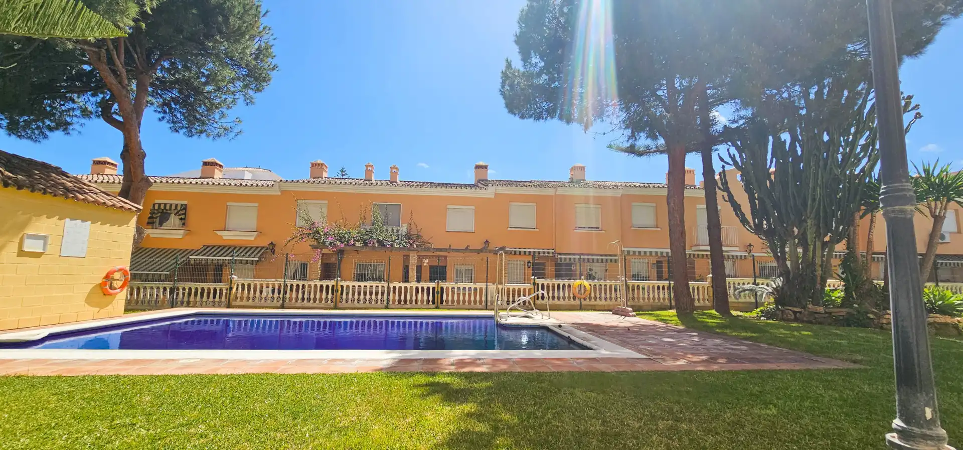 Maison jumelée avec piscine à vendre à San Luis de Sabinillas