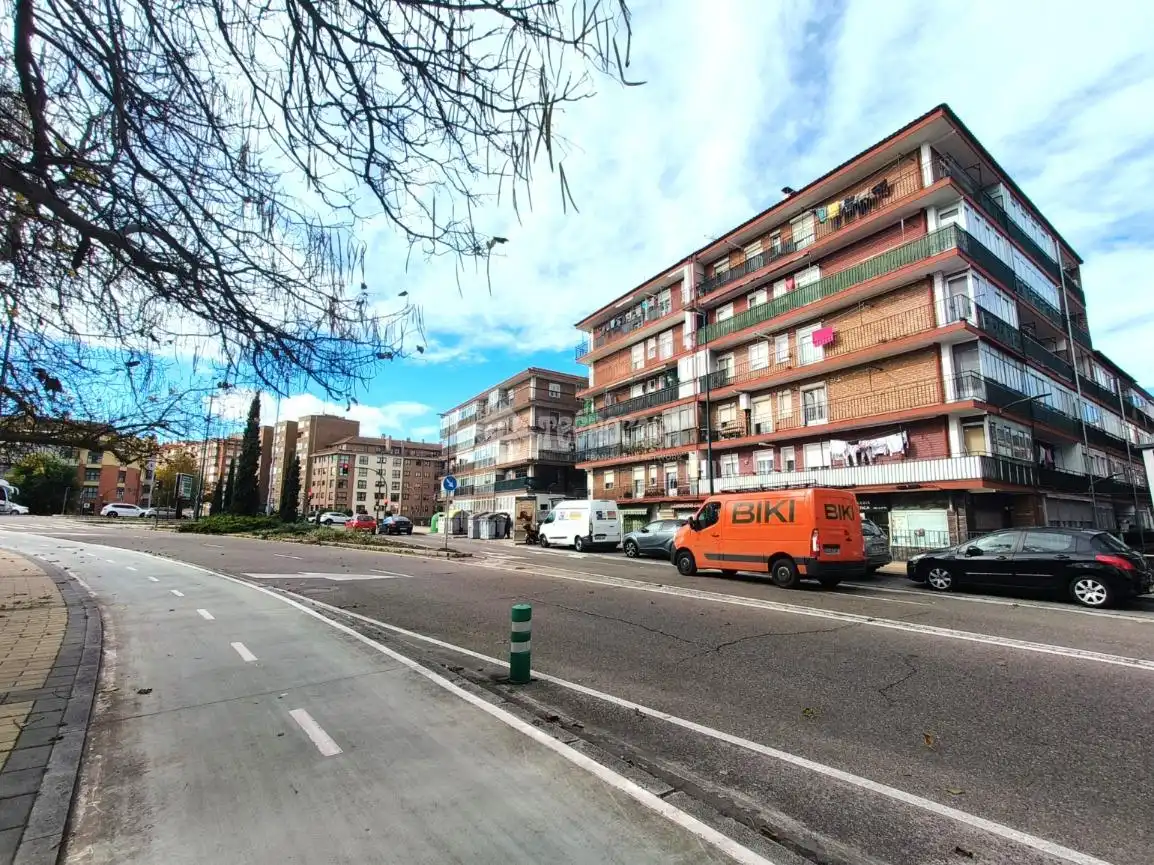 Vista exterior de Pis en venda en Valladolid amb Calefacció