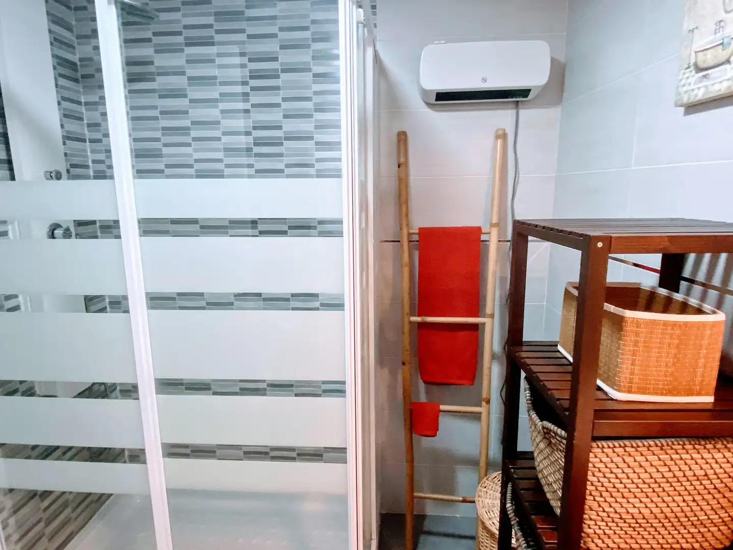 Bathroom of Flat for rent in Madrid  with Air Conditioner, Furnished and Balcony