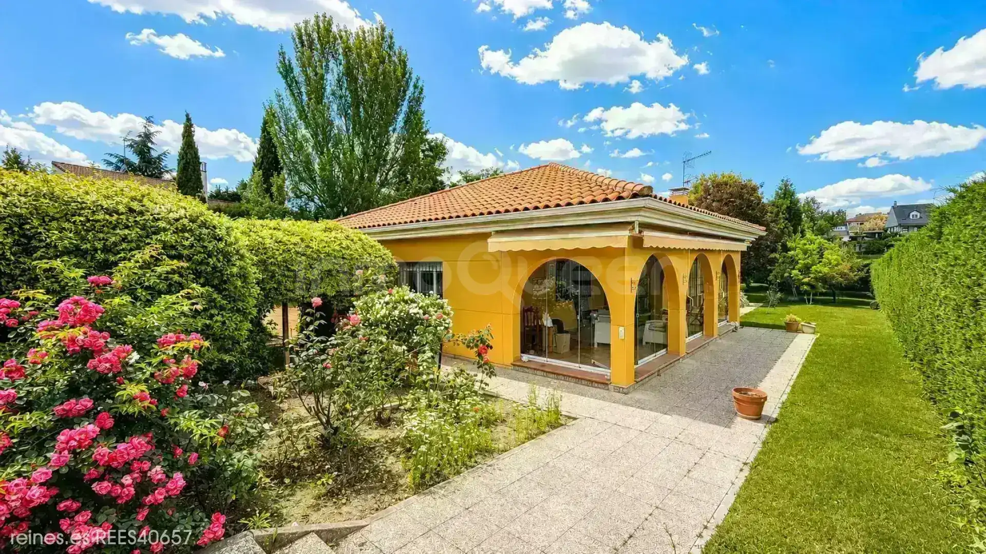 Vista exterior de Casa o xalet en venda en Villaviciosa de Odón amb Calefacció i Jardí privat