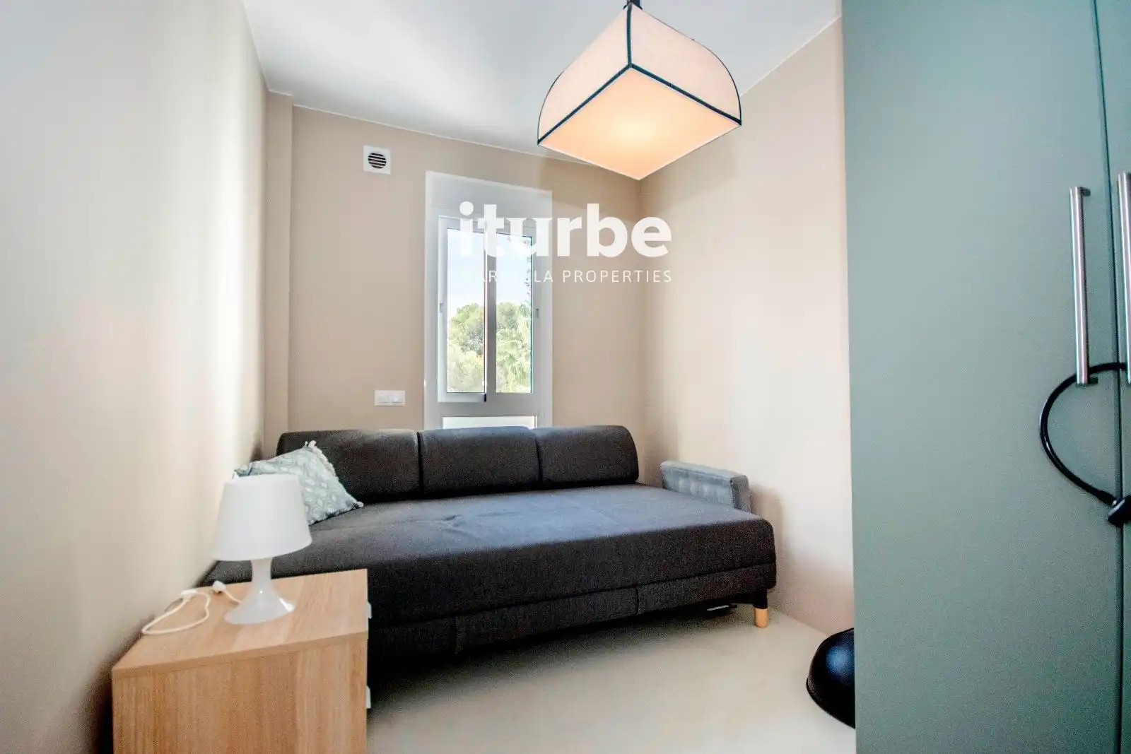 Habitación de Piso en venta en Marbella con Terraza, Piscina y Amueblado