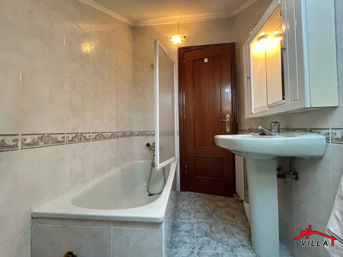 Bathroom of Houses for sale in Bárcena de Cicero  with Heating and Terrace