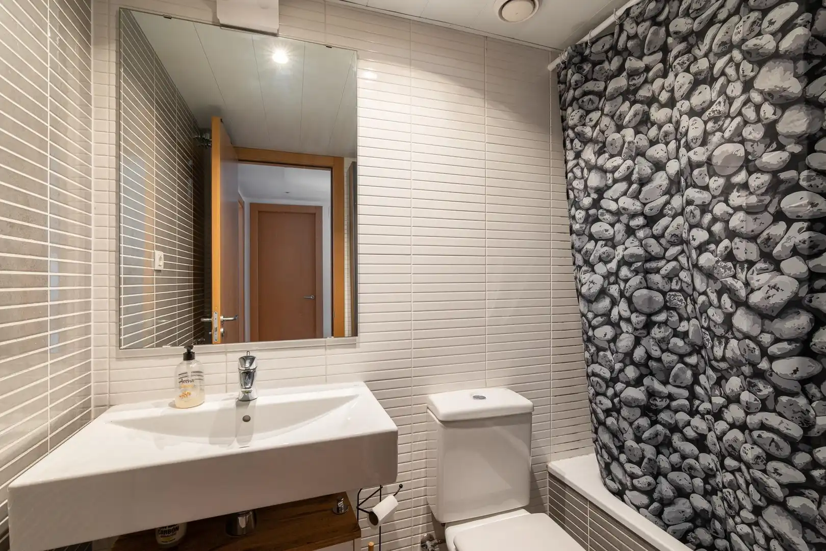 Baño de Piso en venta en Viladecans con Aire acondicionado, Calefacción y Jardín privado