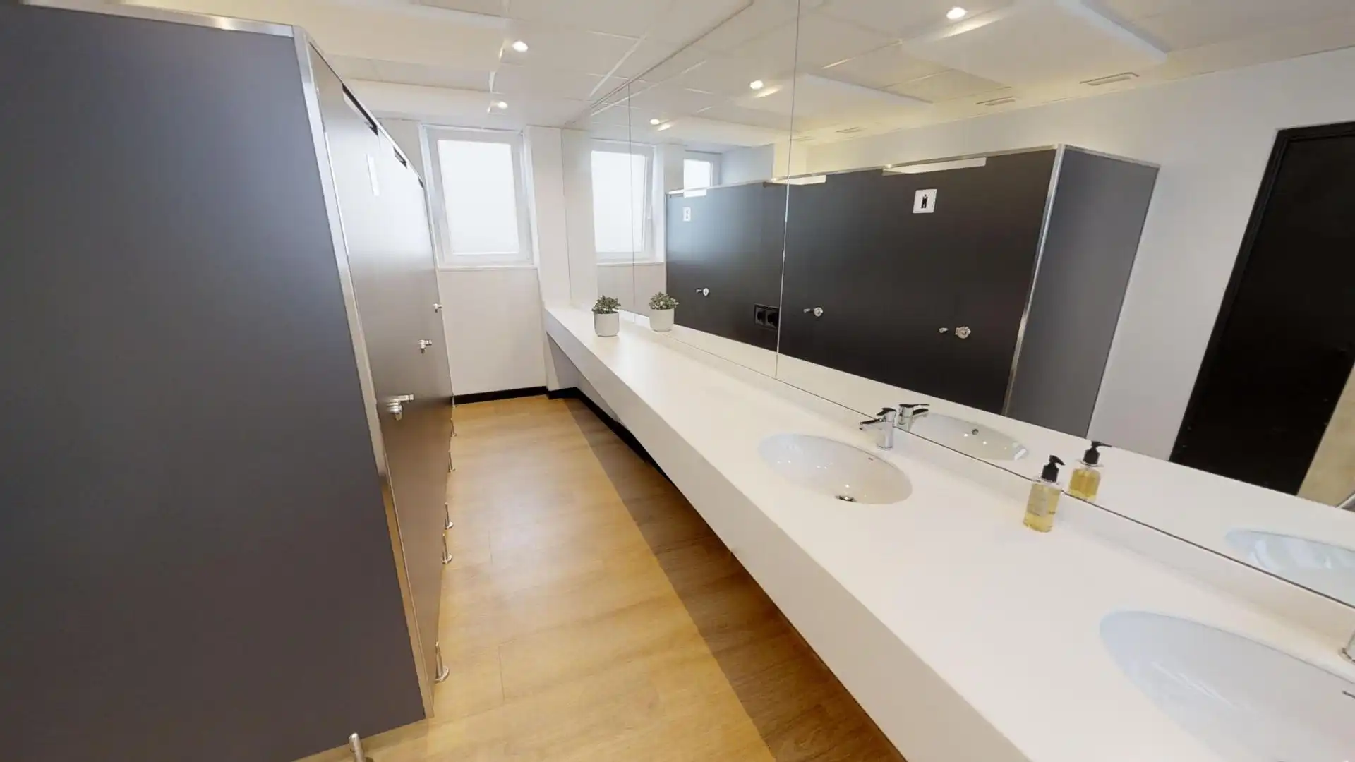 Baño de Oficina de alquiler en Cambre  con Aire acondicionado y Calefacción