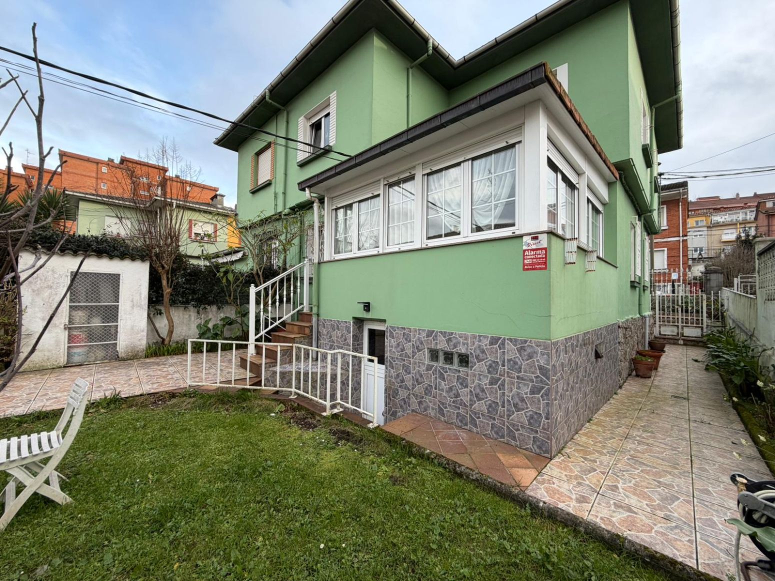 Vista exterior de Casa o chalet en venta en Avilés con Calefacción, Jardín privado y Parquet