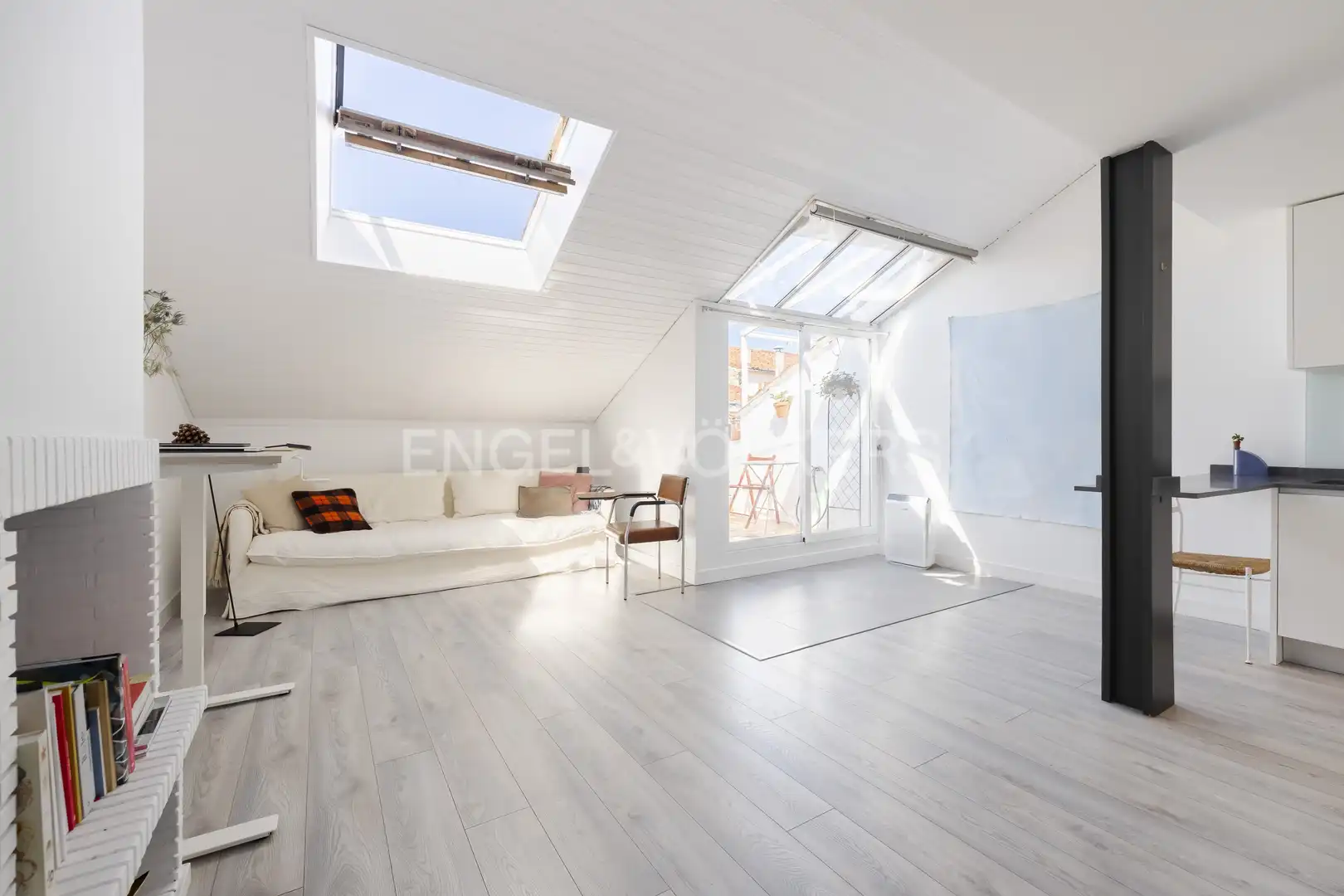 Wohnzimmer von Dachboden zum Verkauf in Madrid mit Klimaanlage, Heizung und Parkett