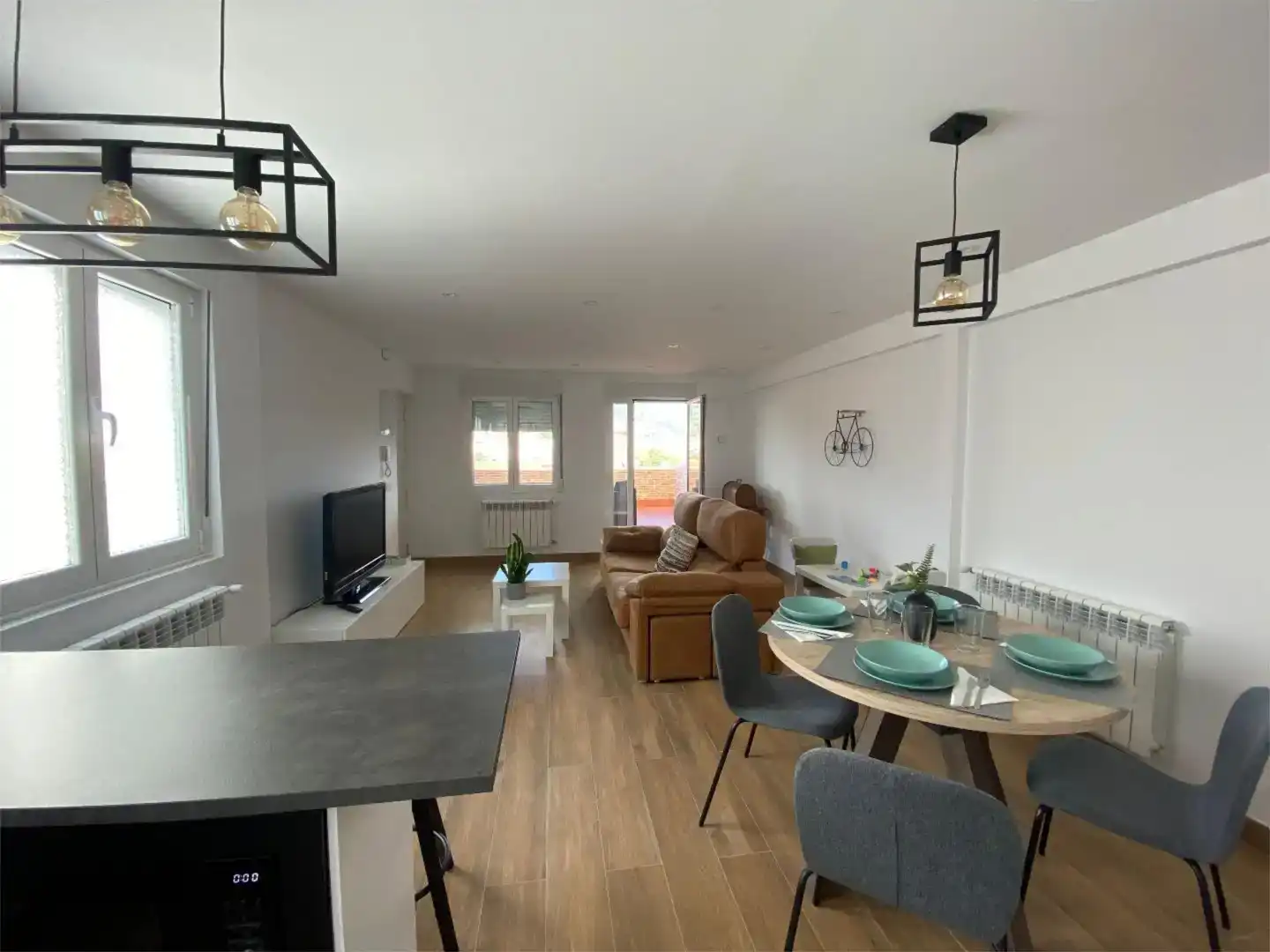 Wohnzimmer von Dachboden zur Miete in Oviedo 