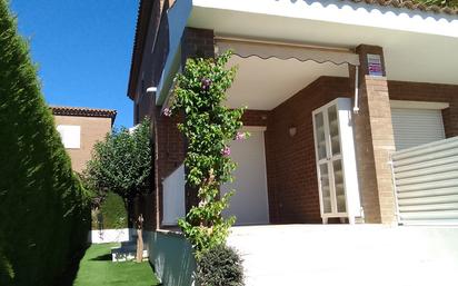 Exterior view of Single-family semi-detached for sale in Cambrils  with Air Conditioner and Terrace