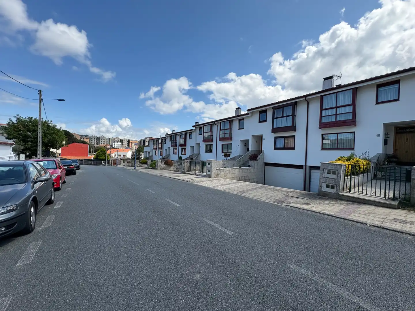 Vista exterior de Casa adosada en venta en Culleredo con Calefacción, Jardín privado y Parquet