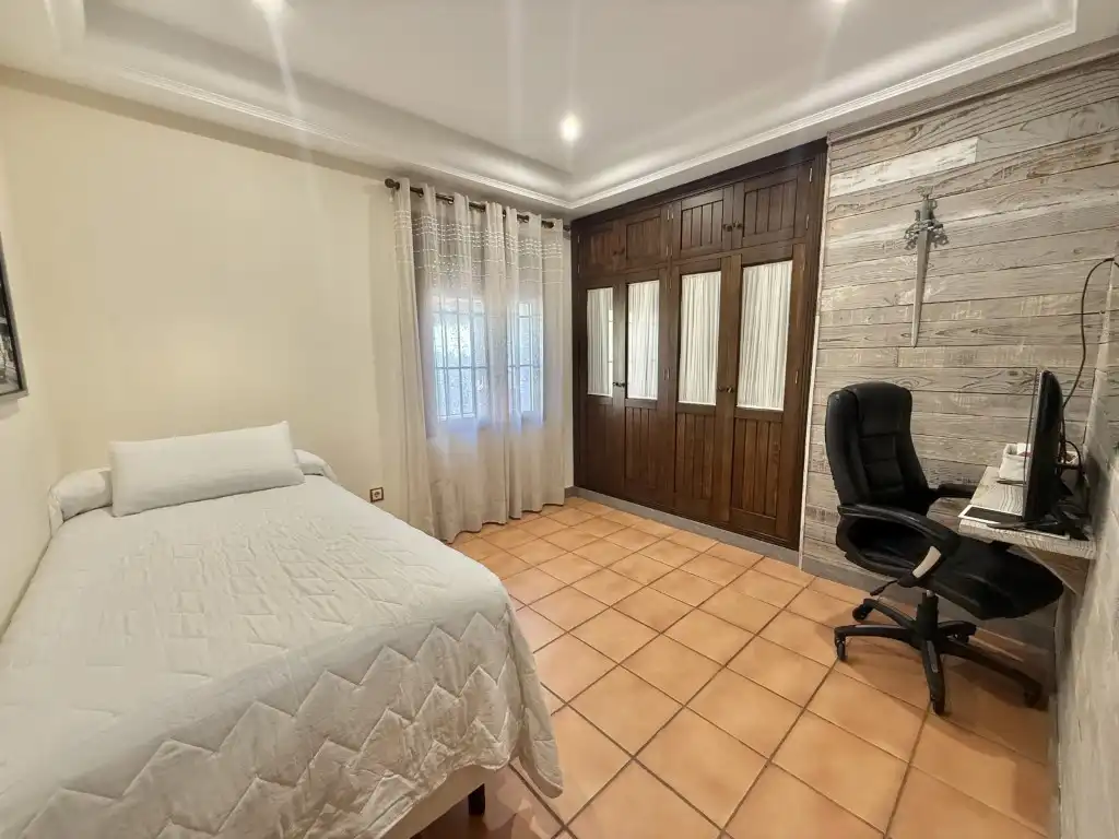 Habitación de Casa o chalet en venta en Carmona con Aire acondicionado y Amueblado