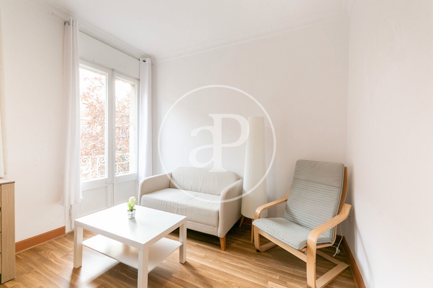 Sala d'estar de Pis de lloguer en  Barcelona Capital amb Moblat i Es permeten mascotes