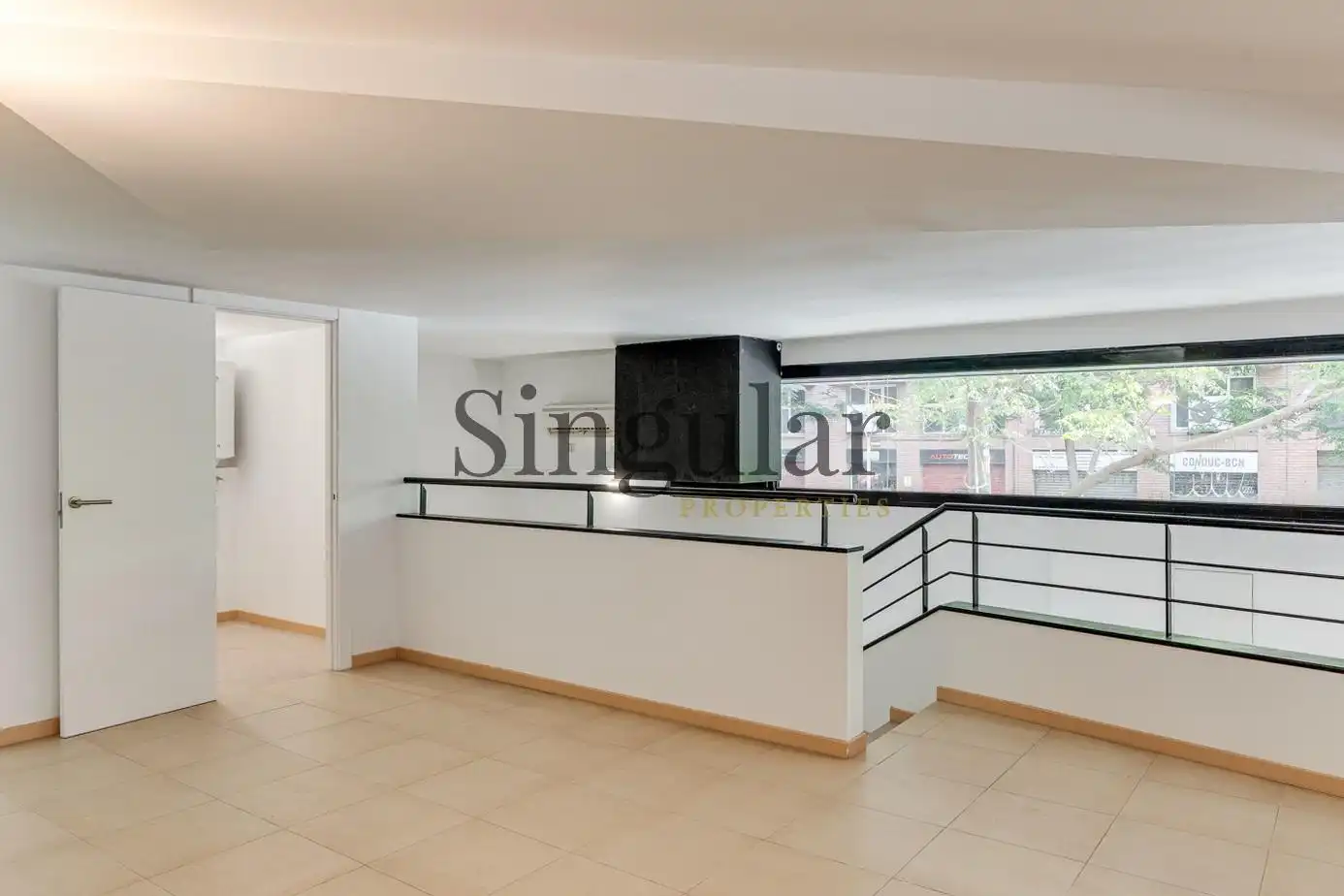 Sala d'estar de Local en venda en Barcelona amb Aire condicionat