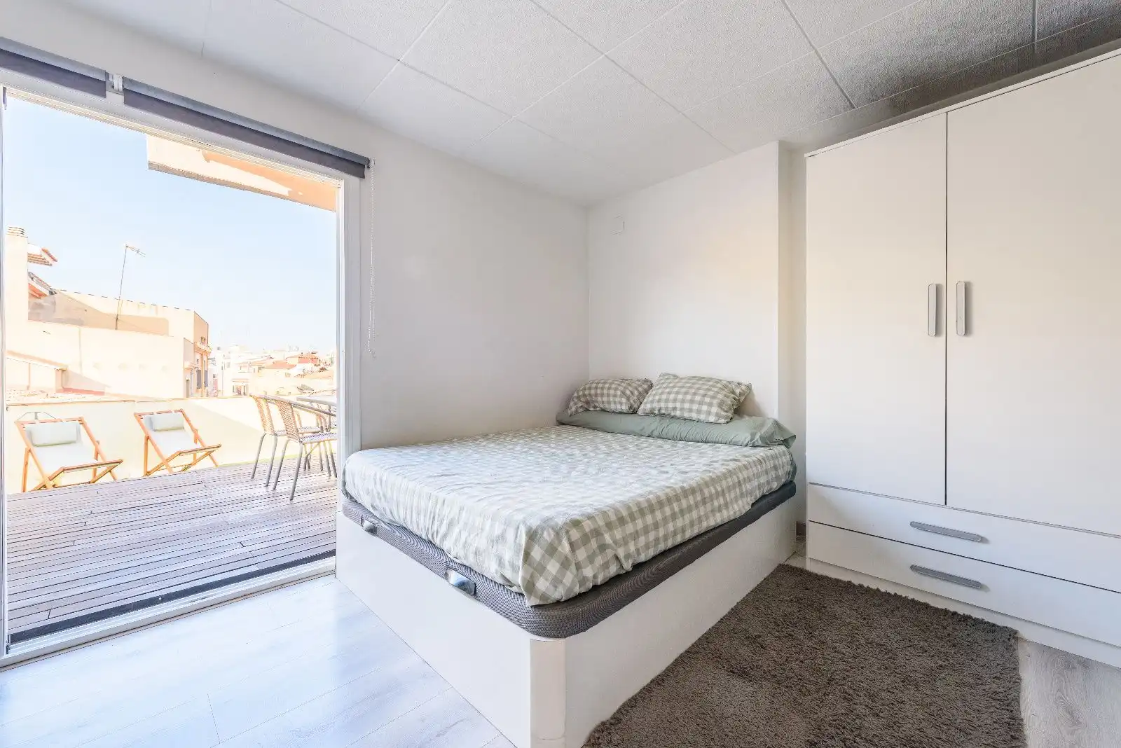 Habitación de Ático en venta en Tarragona con Aire acondicionado, Terraza y Amueblado