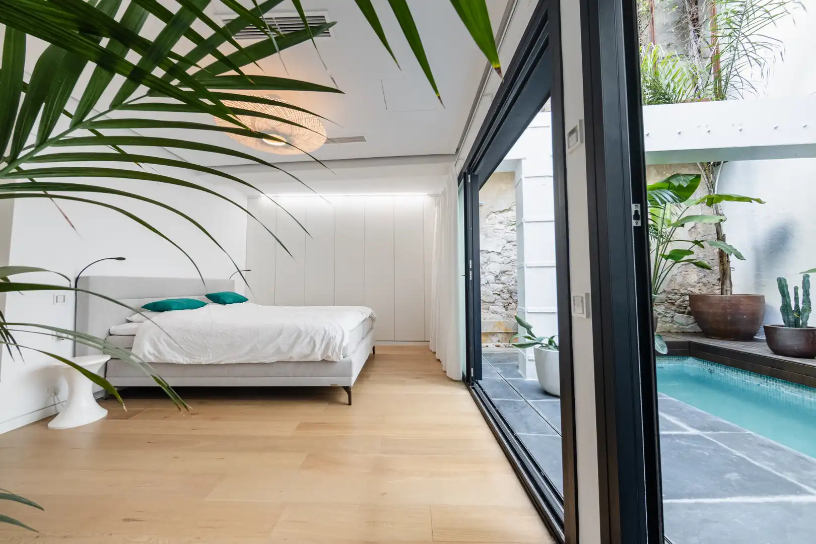 Schlafzimmer von Maisonette zum Verkauf in Barcelona mit Klimaanlage, Heizung und Privatgarten