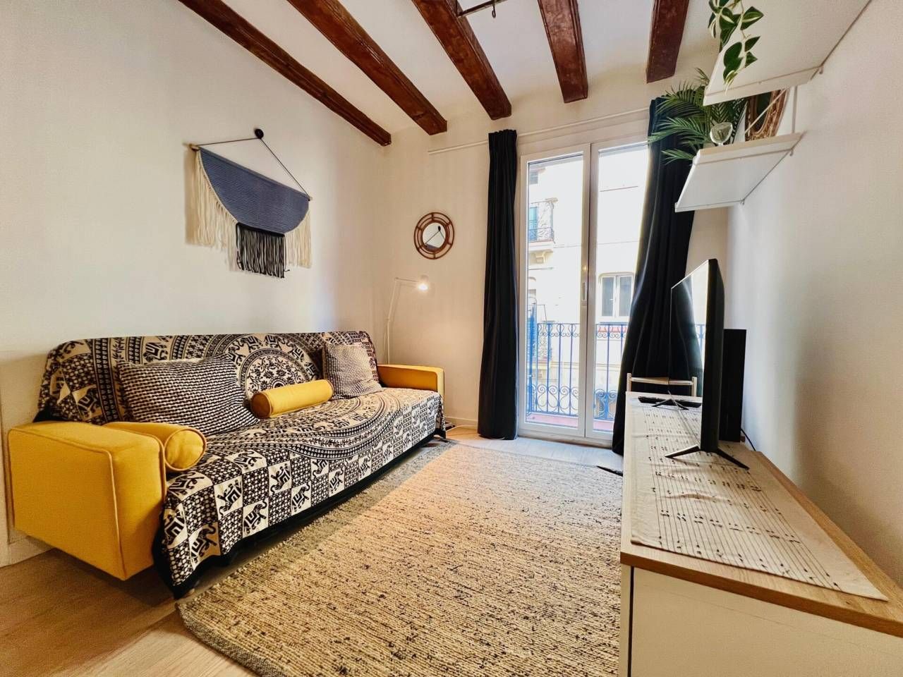 Sala de estar de Piso de alquiler en  Barcelona Capital con Aire acondicionado, Amueblado y Balcón
