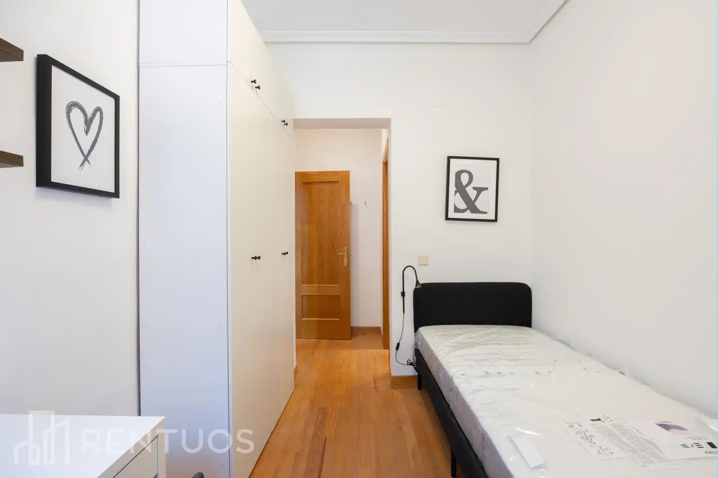 Schlafzimmer von Wohnung zur Miete in Madrid mit Heizung, Parkett und Möbliert