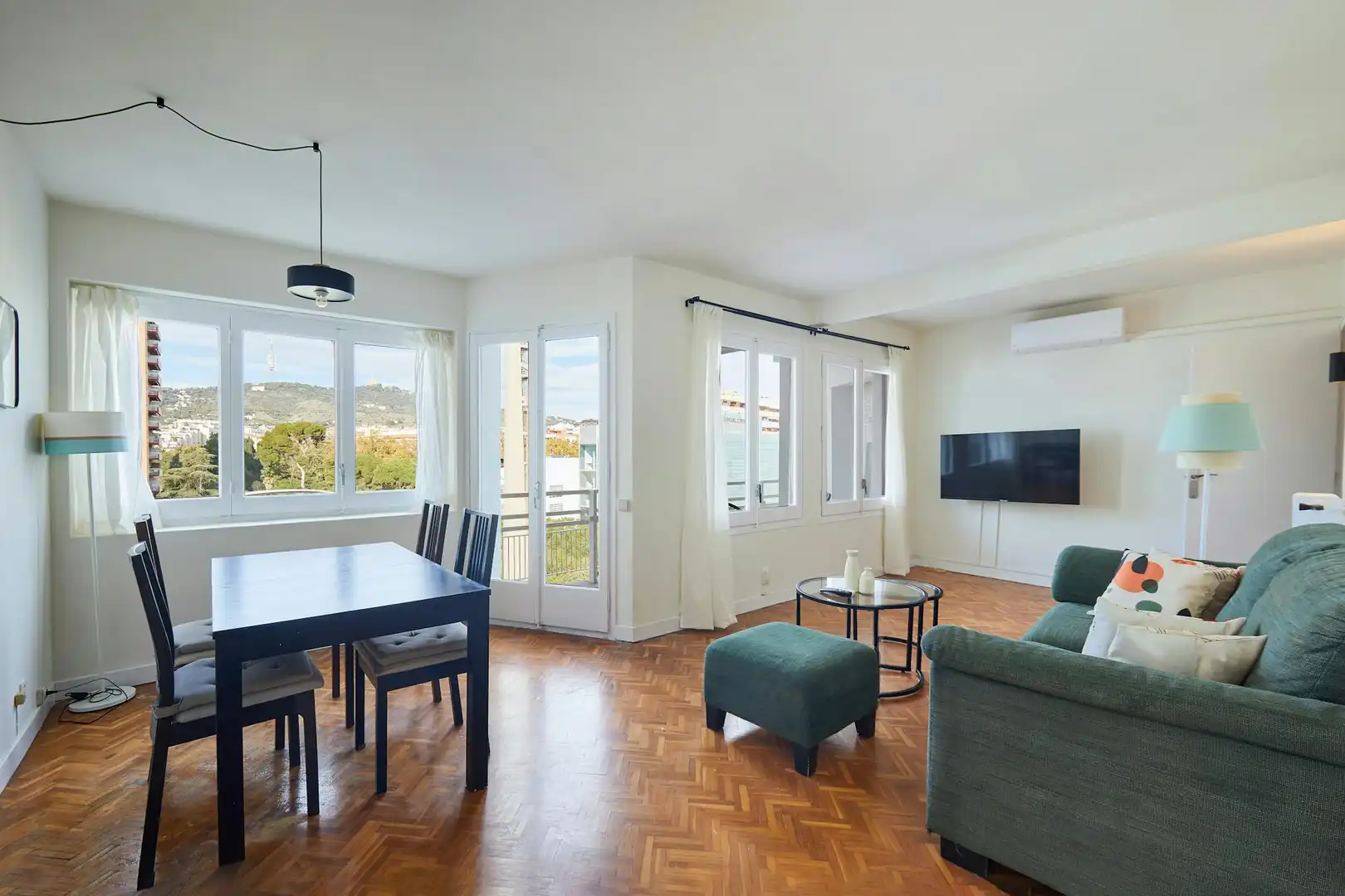 Living room of Flat for rent in Barcelona  with Air Conditioner, Heating and Private garden