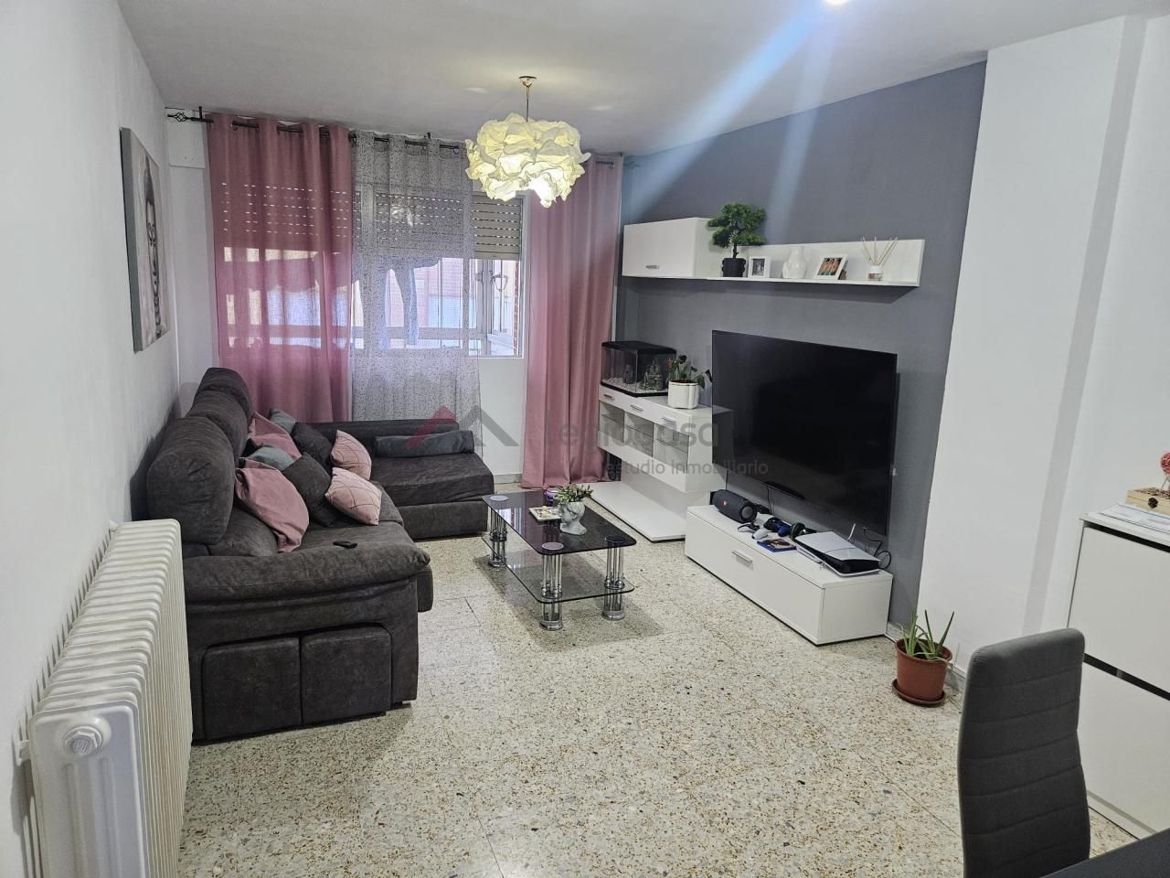 Sala d'estar de Pis en venda en León Capital  amb Calefacció i Terrassa