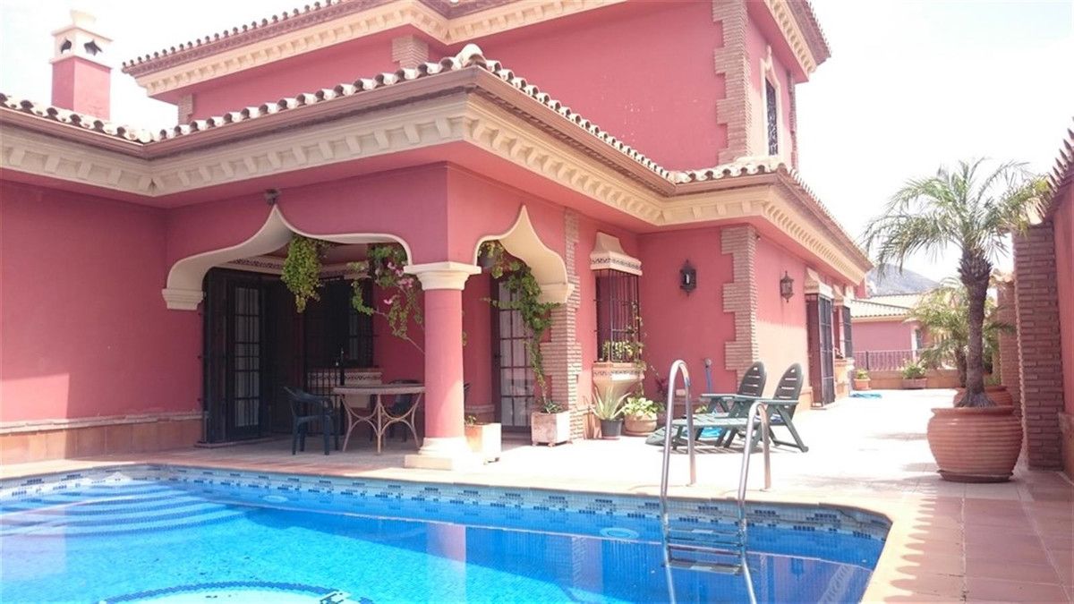 Swimming pool of House or chalet for sale in Mijas  with Air Conditioner, Heating and Private garden