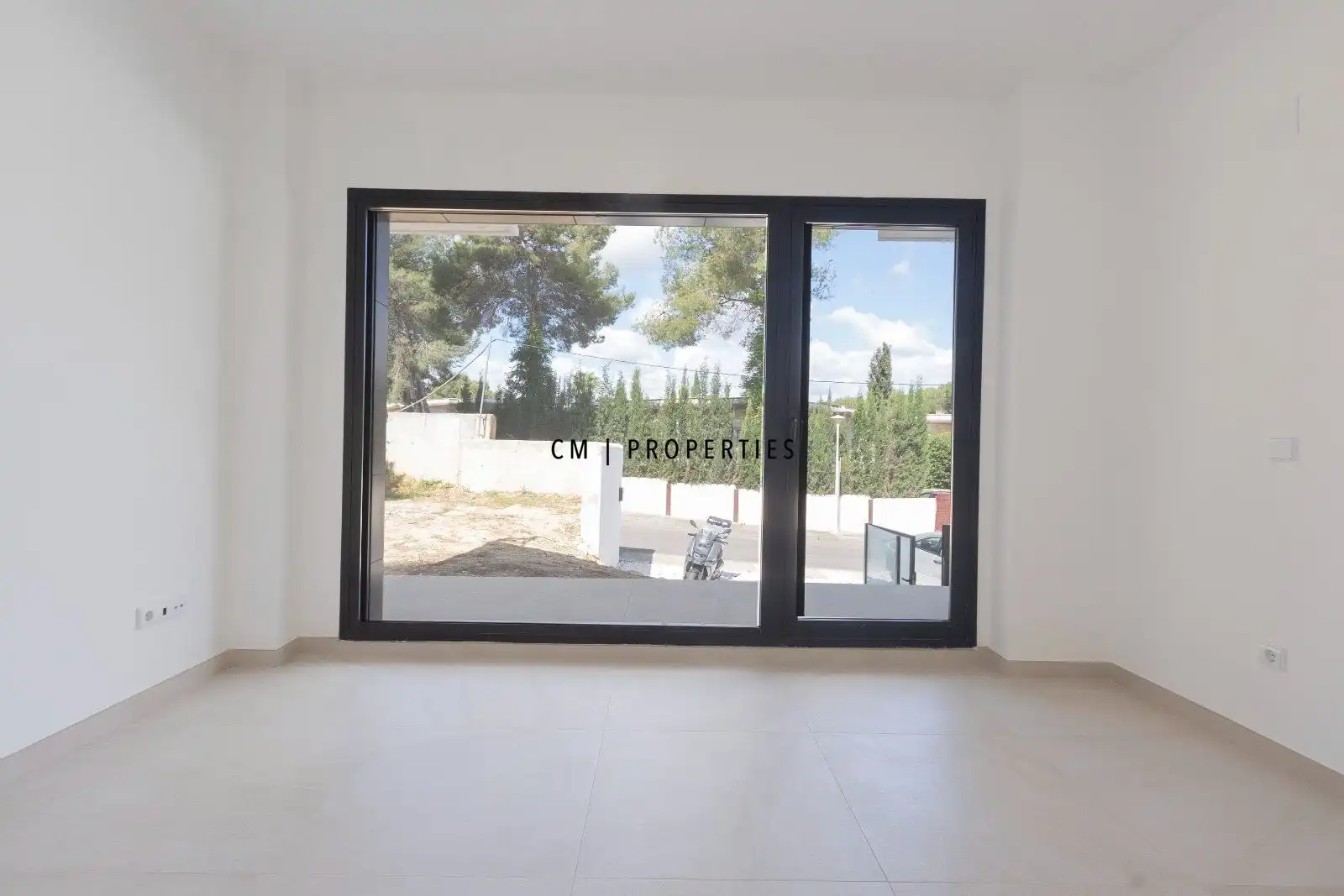 Sala d'estar de Casa adosada en venda en Chiva amb Aire condicionat, Calefacció i Jardí privat