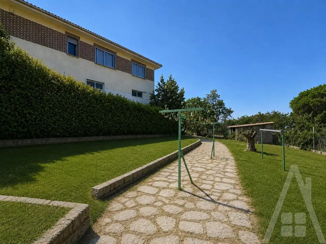 Jardí de Casa o xalet en venda en Mieza amb Calefacció, Jardí privat i Terrassa