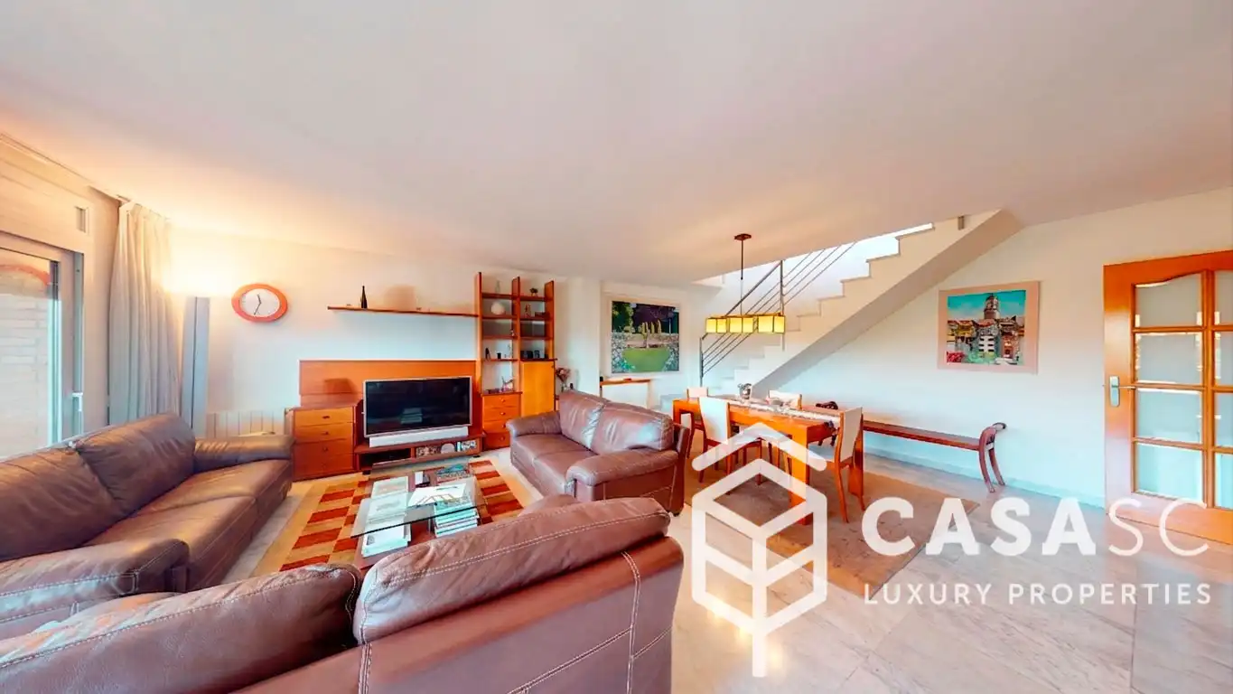 Living room of Attic for sale in Sant Cugat del Vallès  with Air Conditioner, Heating and Parquet flooring
