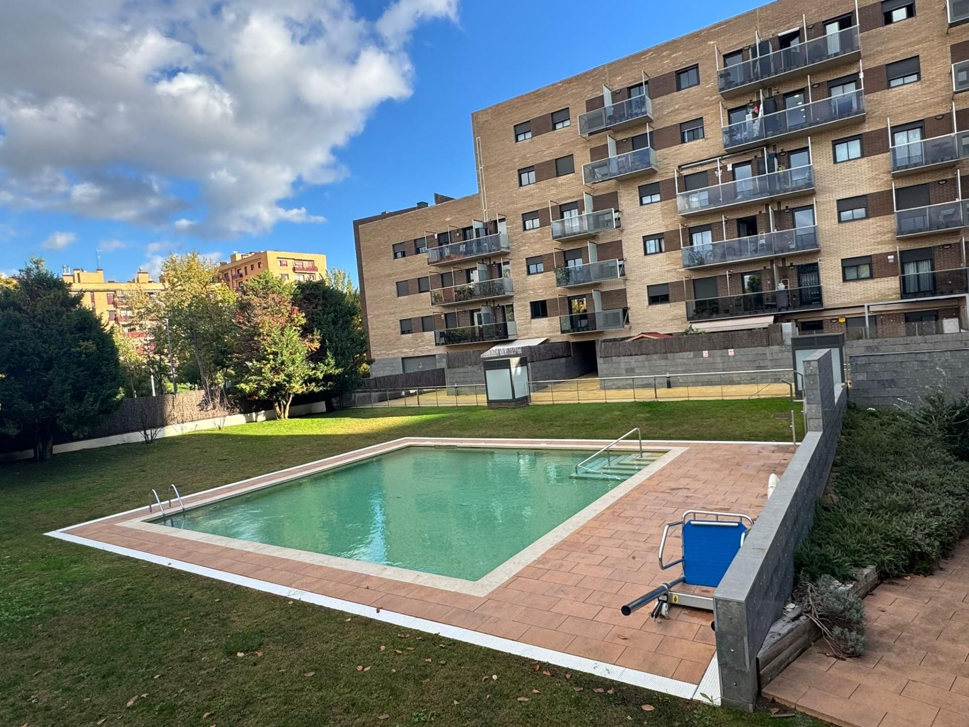 Swimming pool of Flat for sale in Sabadell  with Heating, Private garden and Parquet flooring
