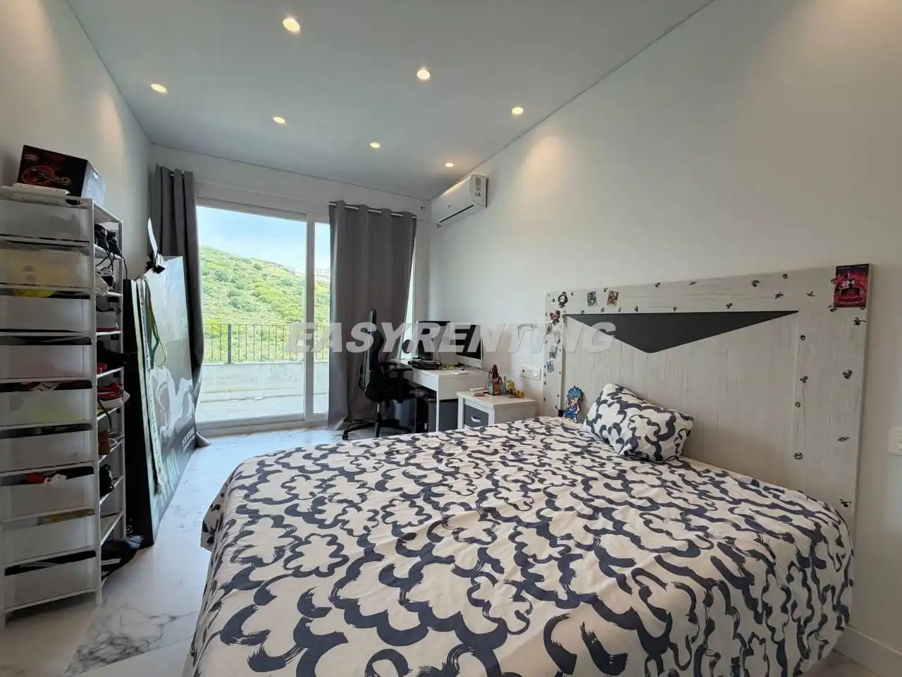 Bedroom of Houses for sale in La Línea de la Concepción  with Air Conditioner, Private garden and Terrace