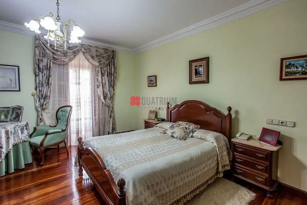 Dormitori de Casa o xalet en venda en Padrón amb Jardí privat