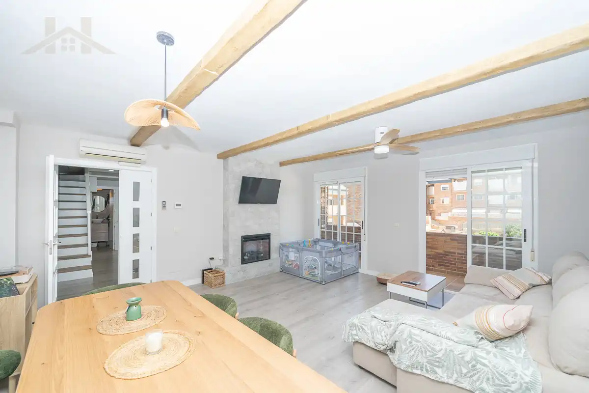 Sala d'estar de Dúplex en venda en Villanueva del Pardillo amb Aire condicionat, Calefacció i Terrassa
