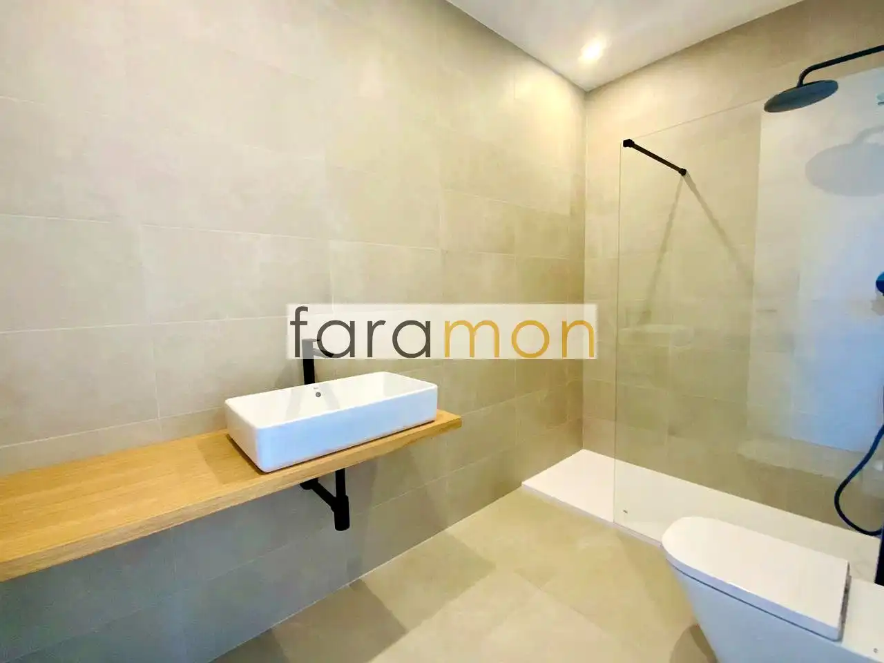 Baño de Casa adosada en venta en Nigrán con Calefacción, Jardín privado y Terraza