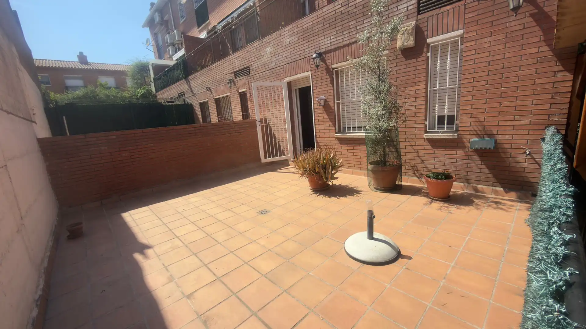 Jardín de Casa adosada en venta en Santa Perpètua de Mogoda con Aire acondicionado, Calefacción y Jardín privado