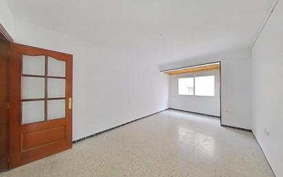 Living room of Flat for sale in Terrassa  with Oven