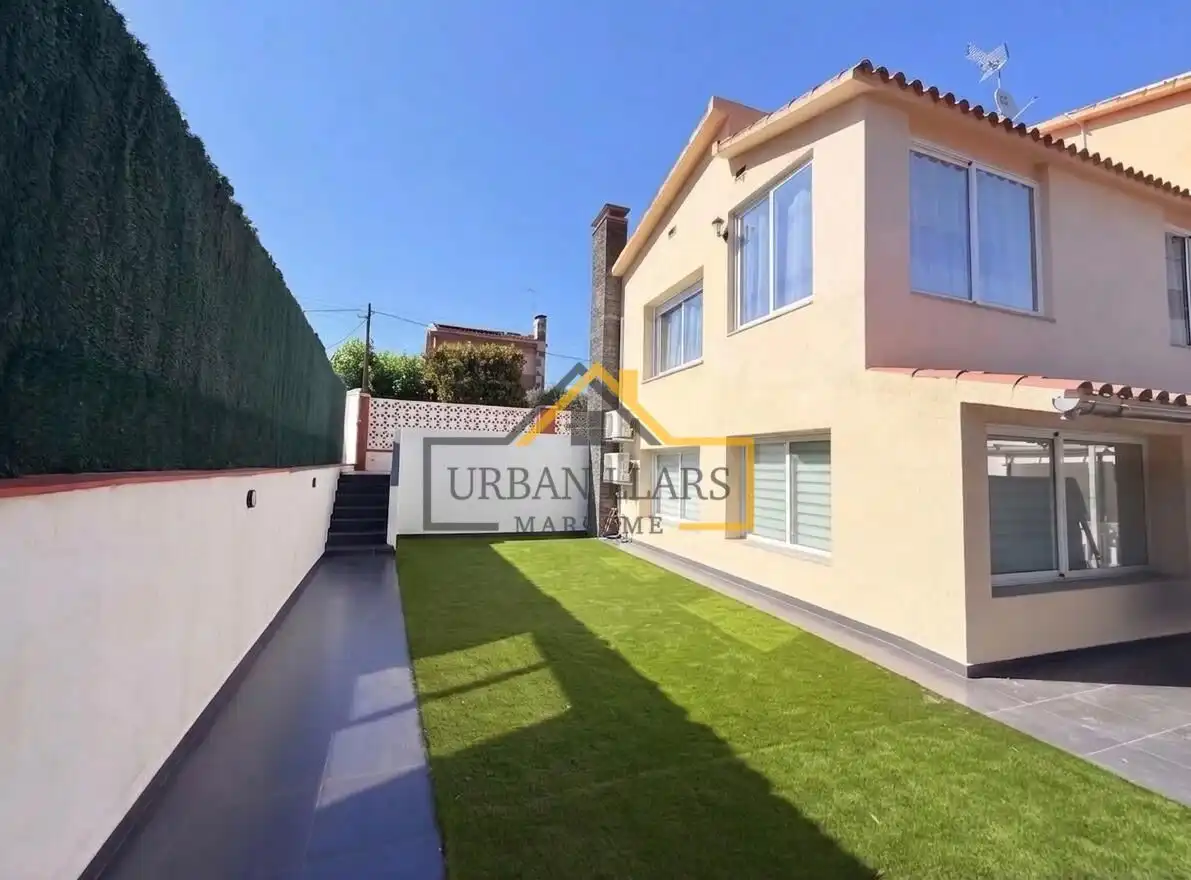 Casa con terraza en venta en Centre - Nucli Antic