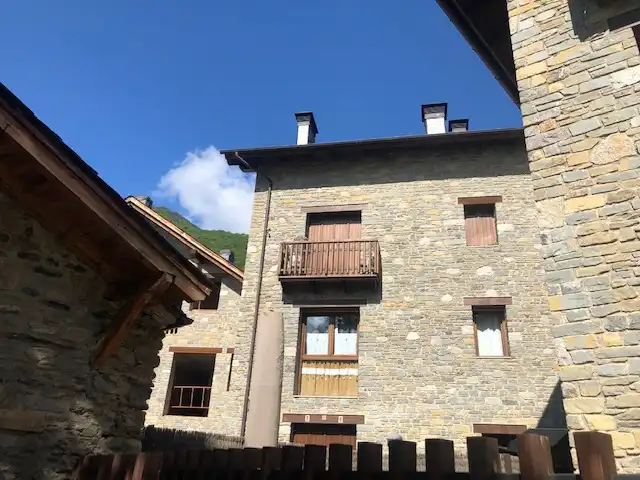 Vista exterior de Àtic en venda en Alt Àneu amb Calefacció i Moblat