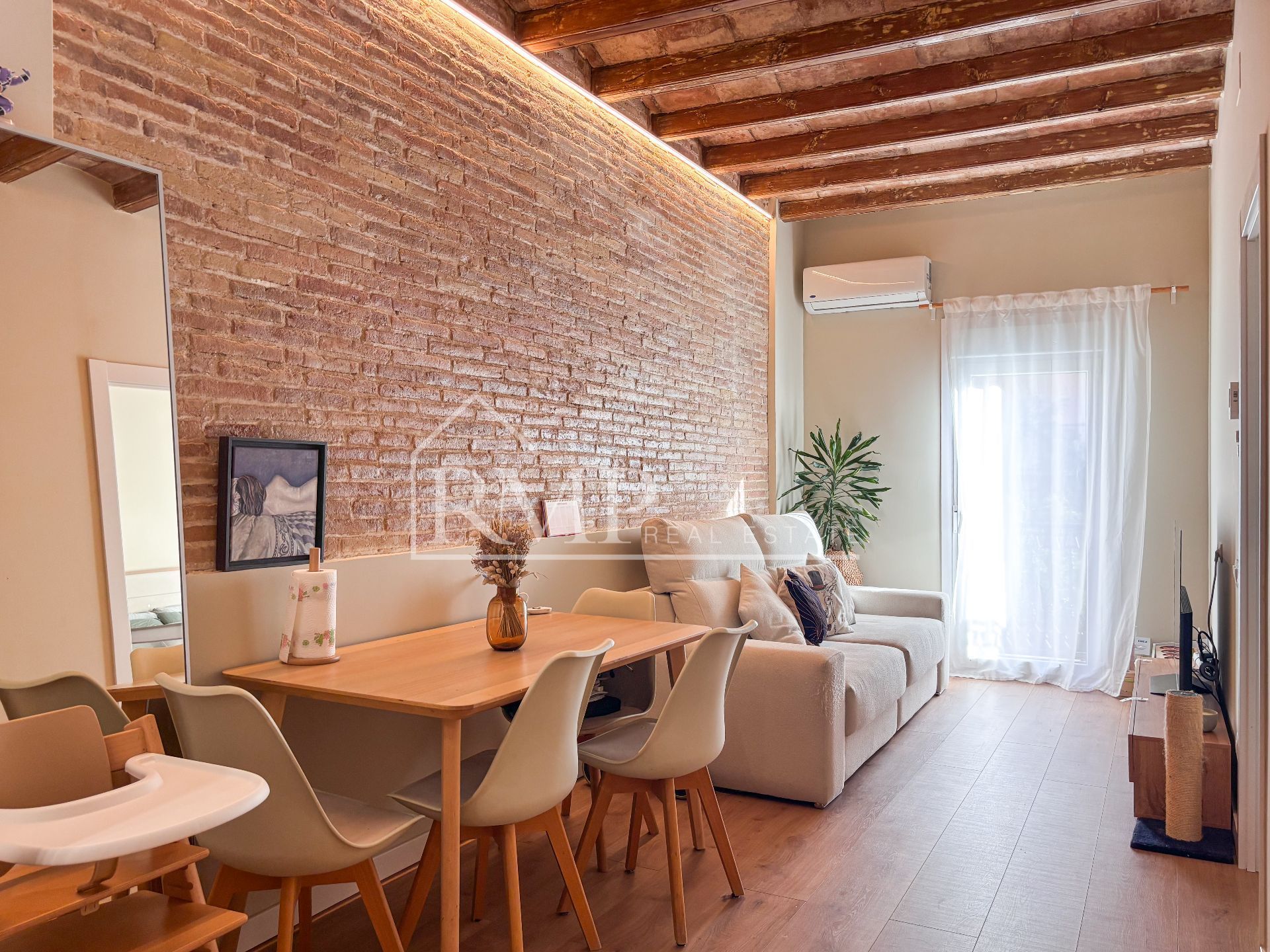 Sala d'estar de Pis en venda en  Barcelona Capital amb Aire condicionat i Terrassa