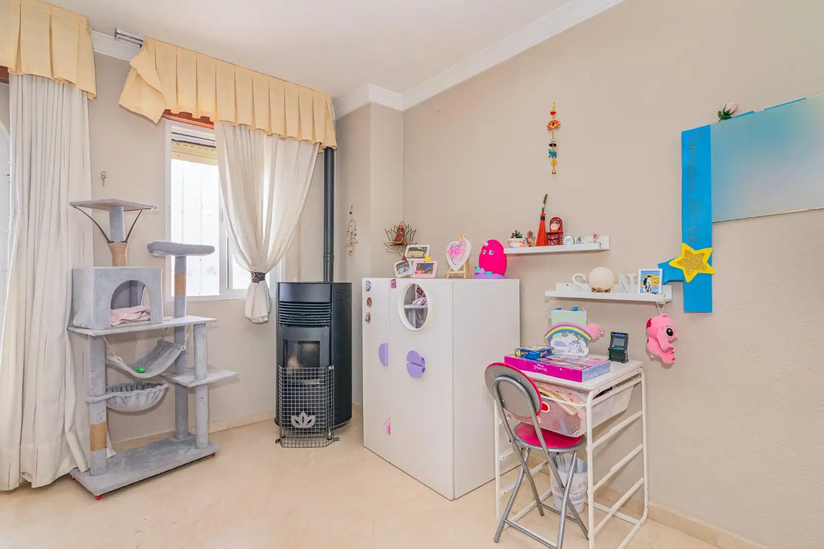 Habitación de Casa adosada en venta en Alhendín