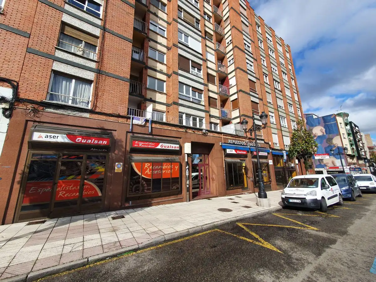 Local comercial en venta en Milán - Pumarín - Teatinos, imagen 2