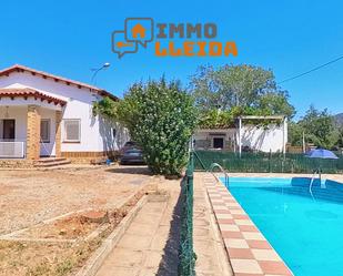 Vista exterior de Casa o xalet en venda en Camarasa amb Terrassa i Piscina