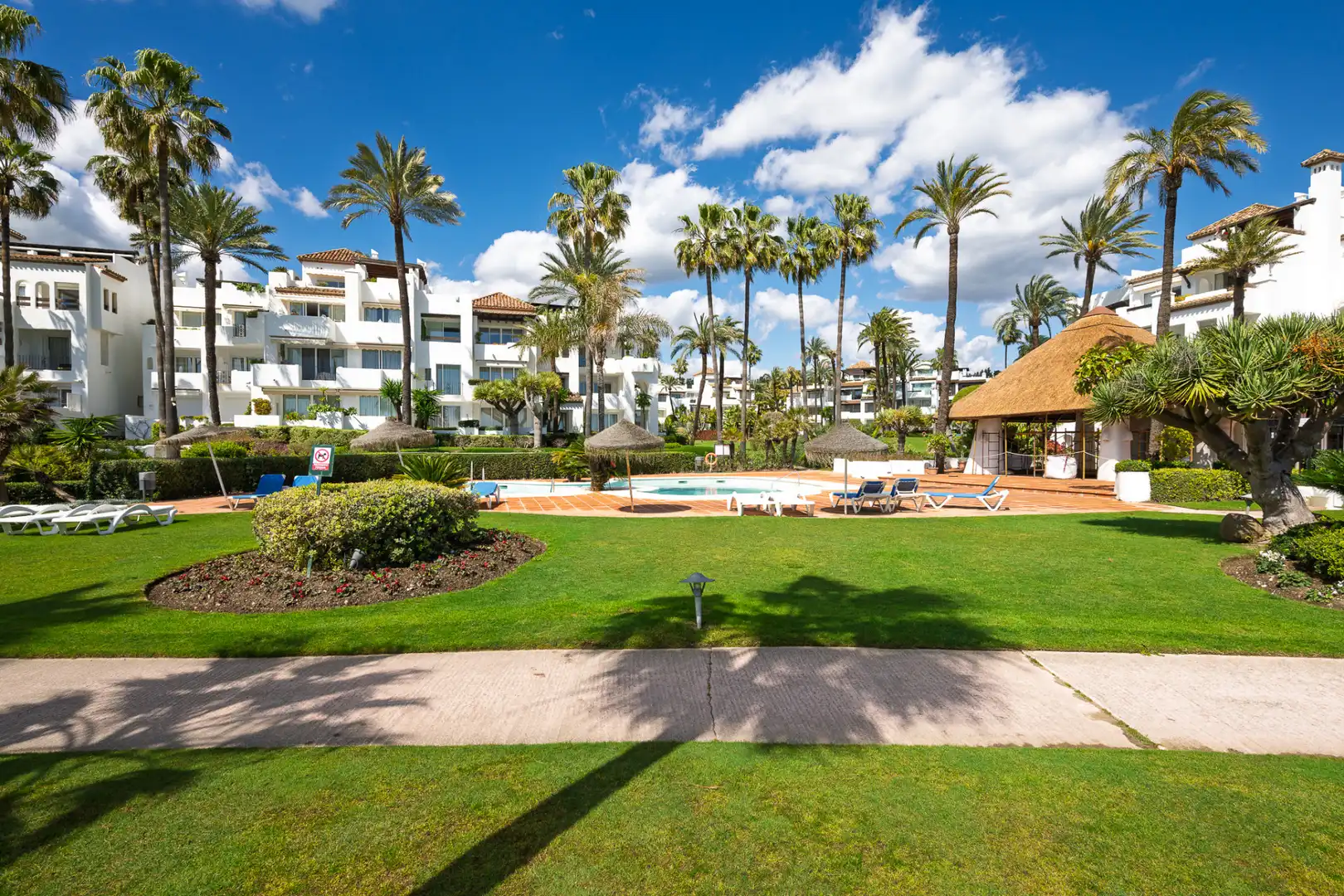 Garden of Ground floor for sale in Estepona  with Air Conditioner, Terrace and Swimming Pool
