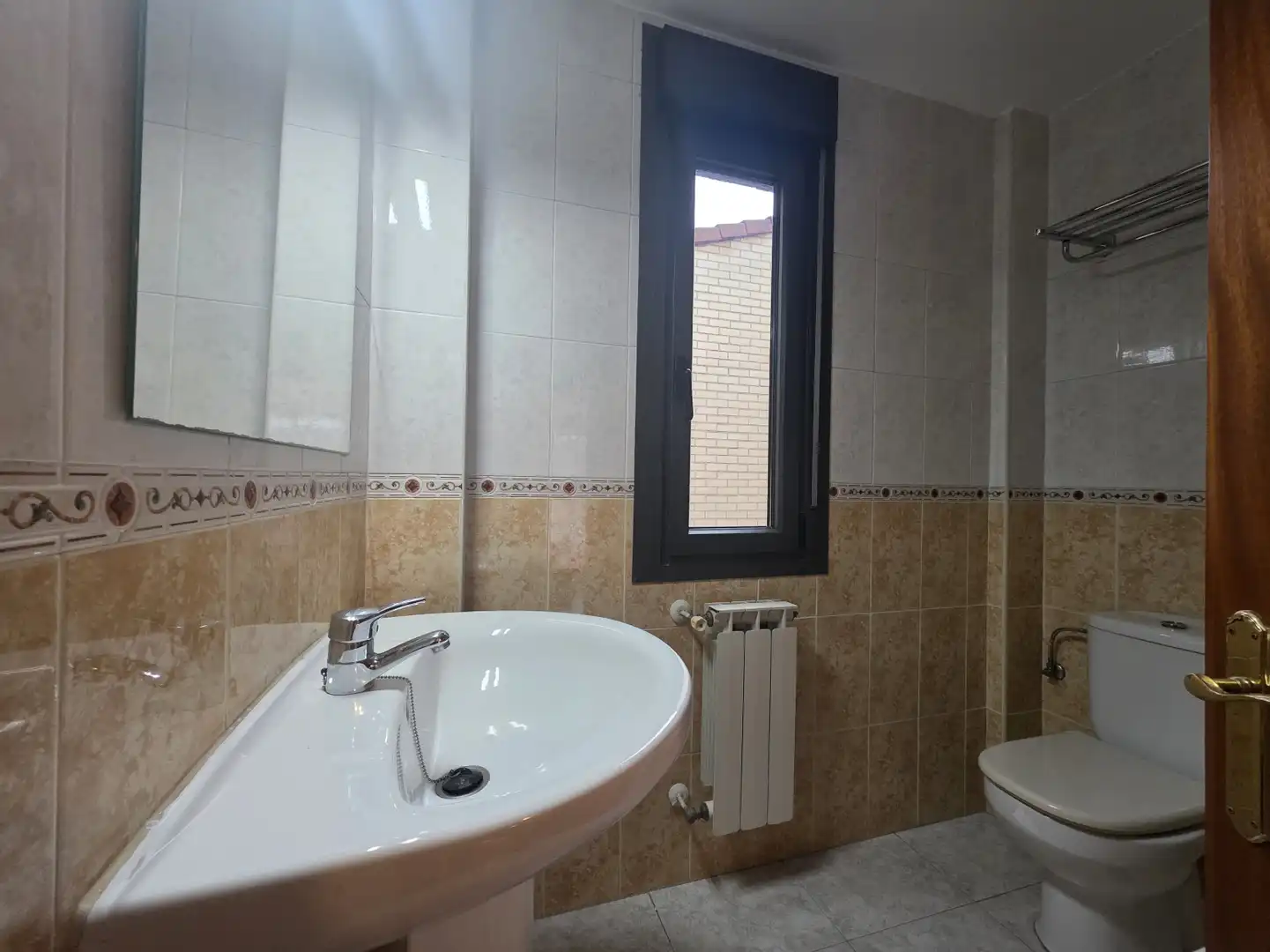Baño de Ático de alquiler en La Pola Siero