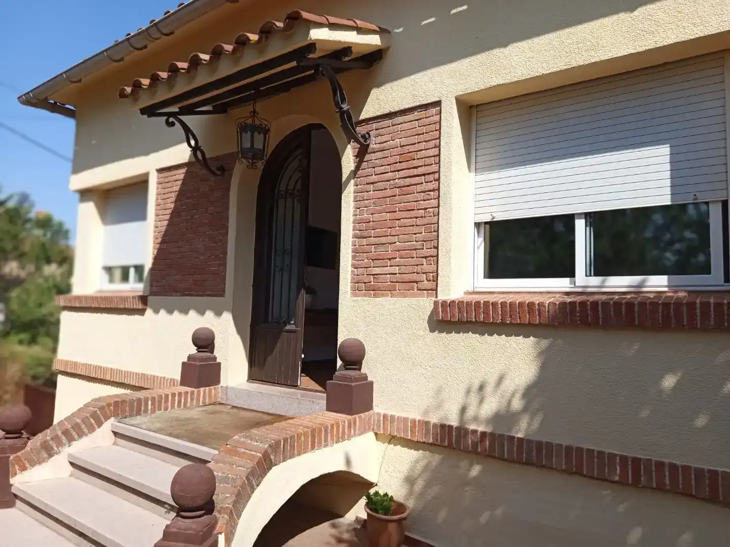 Außenansicht von Country house zur Miete in Sant Cugat del Vallès mit Klimaanlage, Privatgarten und Abstellraum