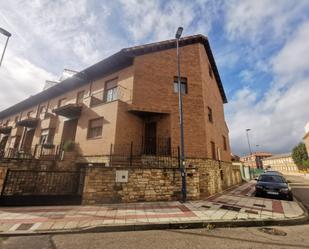 Exterior view of Single-family semi-detached for sale in San Andrés del Rabanedo  with Terrace and Balcony