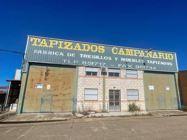 Local comercial en Alquiler en EX-115, 5 en Campanario