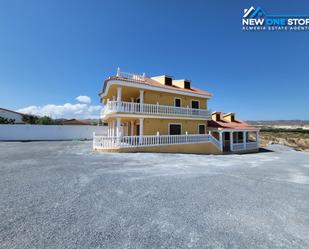 Vista exterior de Casa adosada en venda en Lúcar amb Jardí privat i Terrassa