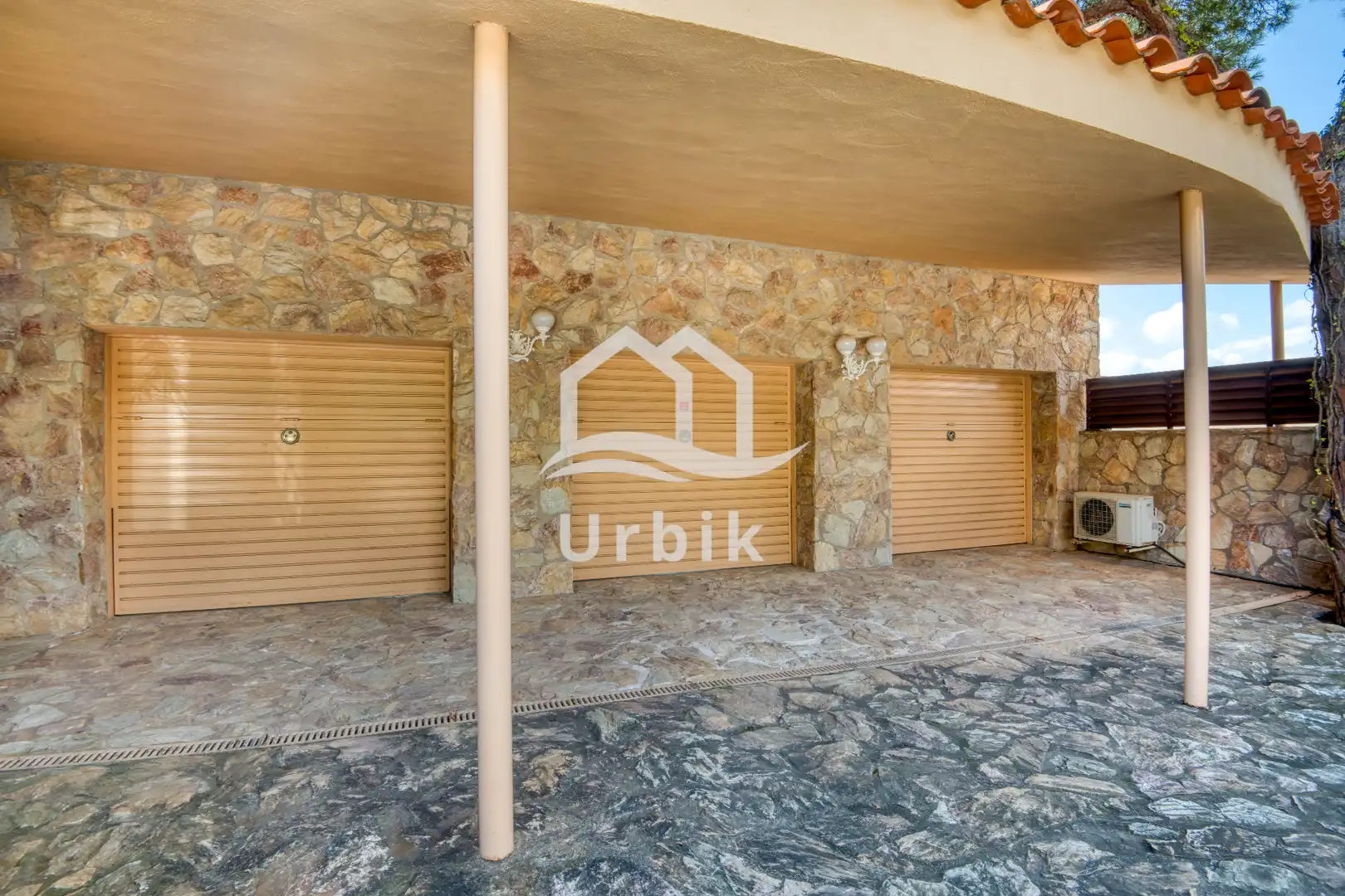 Parking of Houses for sale in Castell d'Aro, Platja d'Aro i s'Agaró  with Air Conditioner, Private garden and Terrace