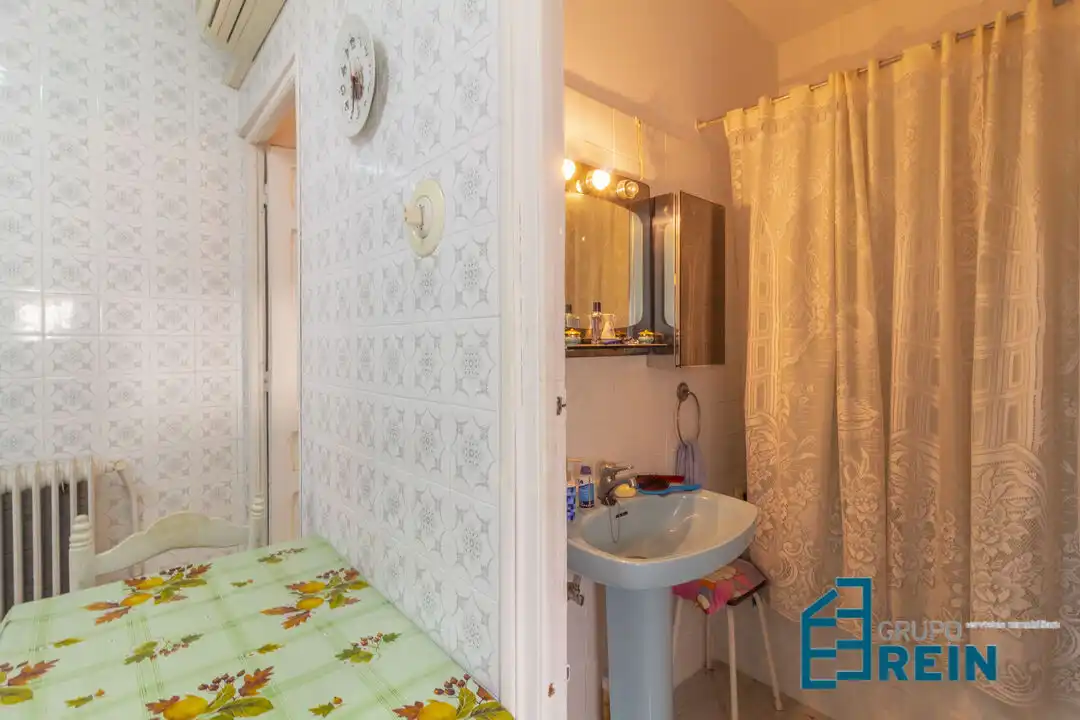 Bathroom of Houses for sale in Carranque  with Air Conditioner, Terrace and Furnished